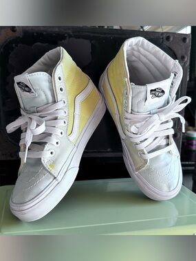 Vans Sk8 High Tops size 5 women/ 3.5 men’s pastel Yellow, Blue, green and White